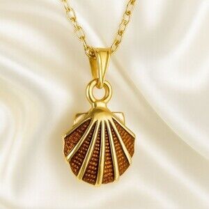 Gold Amber Scallop Shell Pendant Necklace – Ocean-Inspired Elegant Women Jewelry